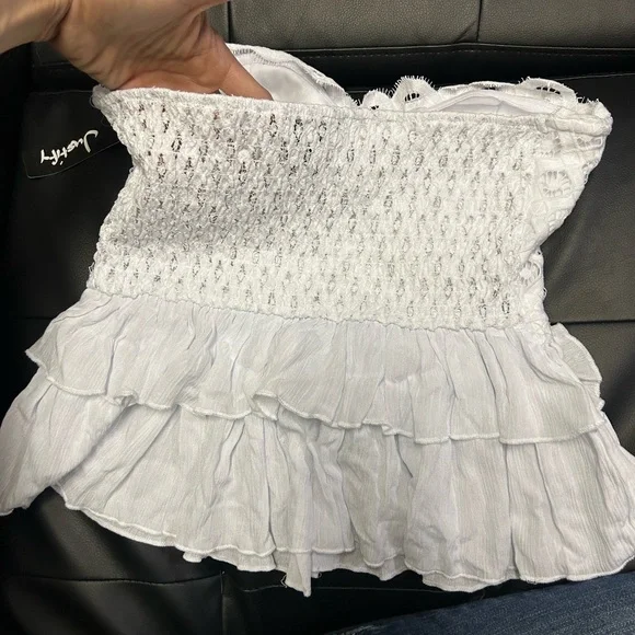 Beautiful white top - Picture 2 of 2